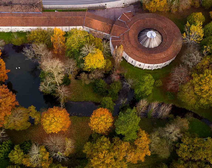 Vue aérienne des chais du Château d'Arcins